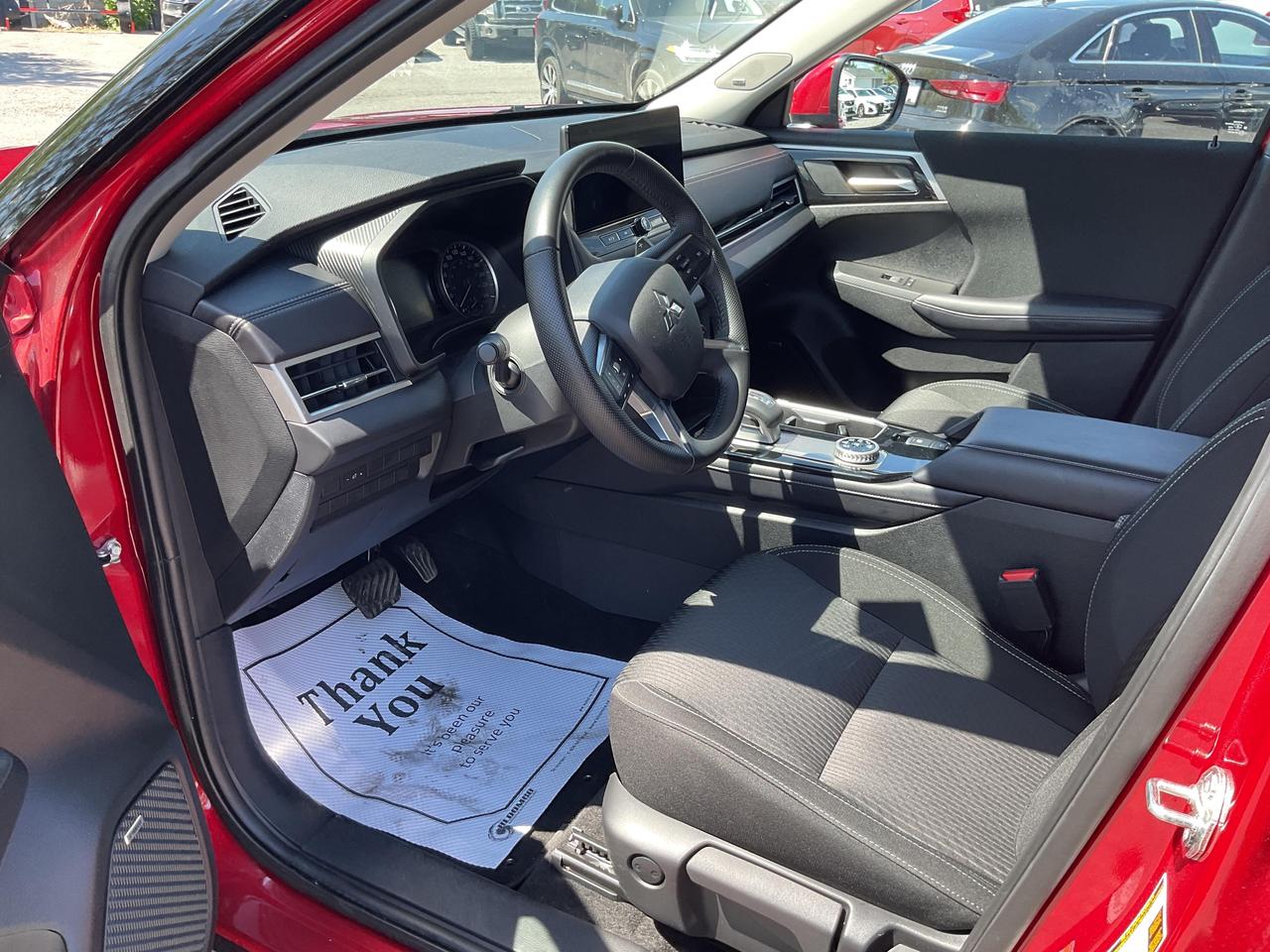 2025 Mitsubishi Outlander ES 4dr S-AWC Photo