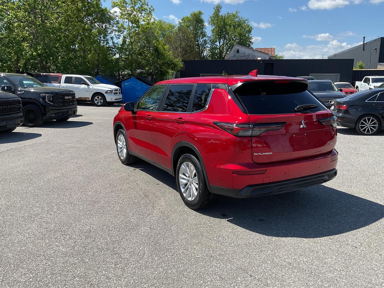 2025 Mitsubishi Outlander ES 4dr S-AWC Photo