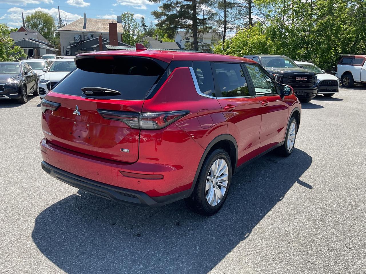 2025 Mitsubishi Outlander ES 4dr S-AWC Photo