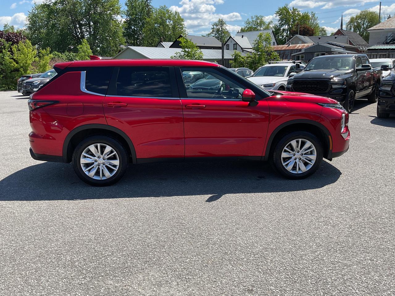 2025 Mitsubishi Outlander ES 4dr S-AWC Photo
