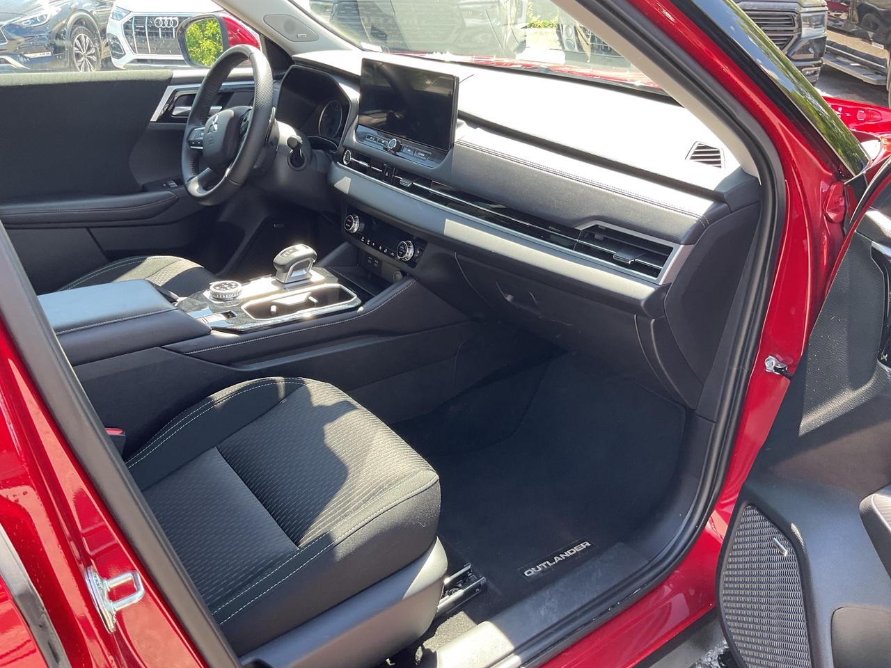 2025 Mitsubishi Outlander ES 4dr S-AWC Photo
