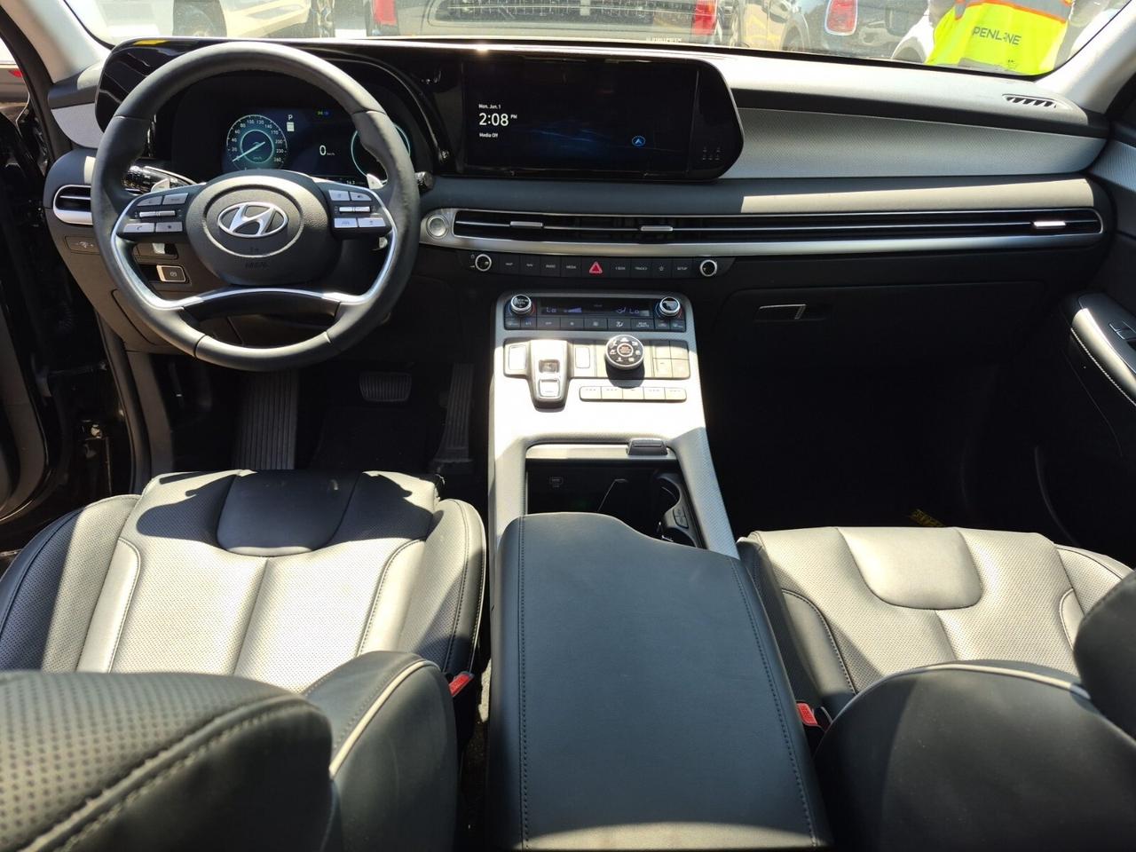 2025 Hyundai PALISADE Urban 7 Passenger   HEATED/VENTED SEATING   PANO R Photo2