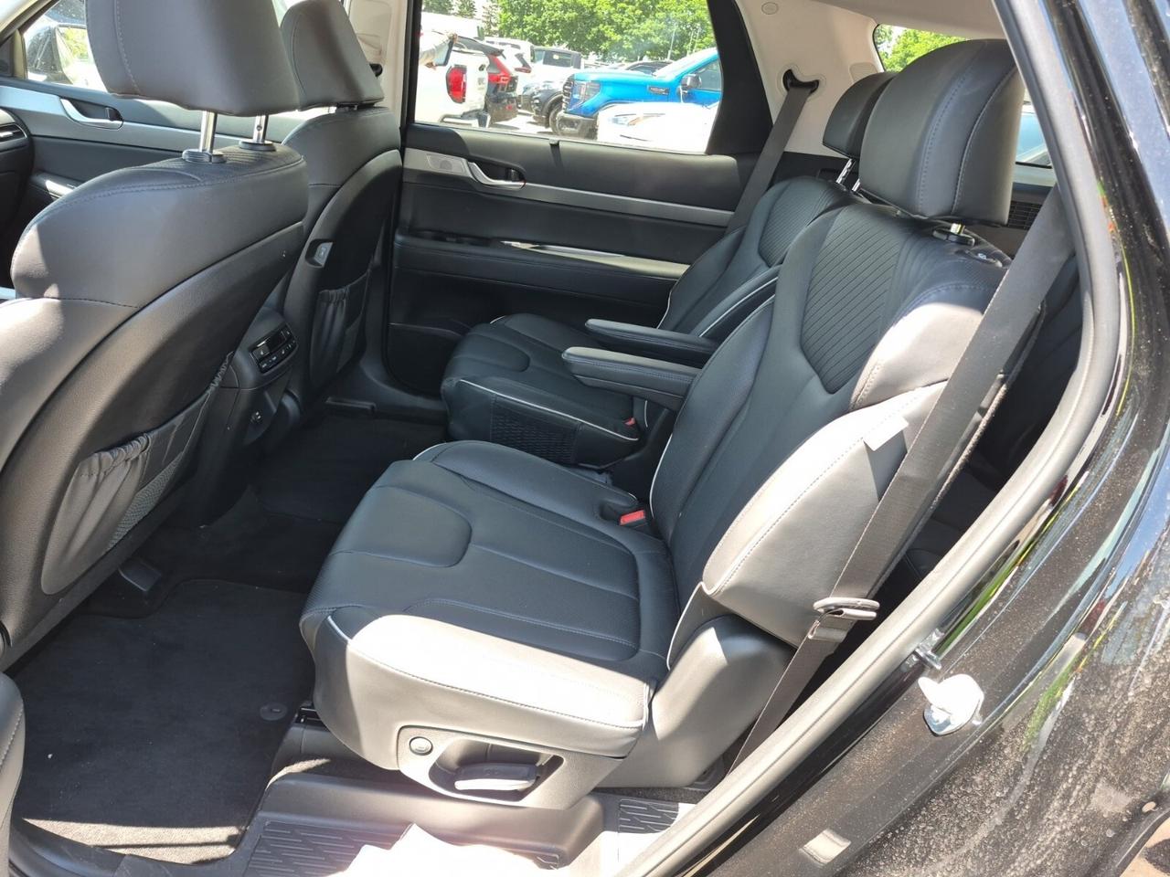 2025 Hyundai PALISADE Urban 7 Passenger   HEATED/VENTED SEATING   PANO R Photo