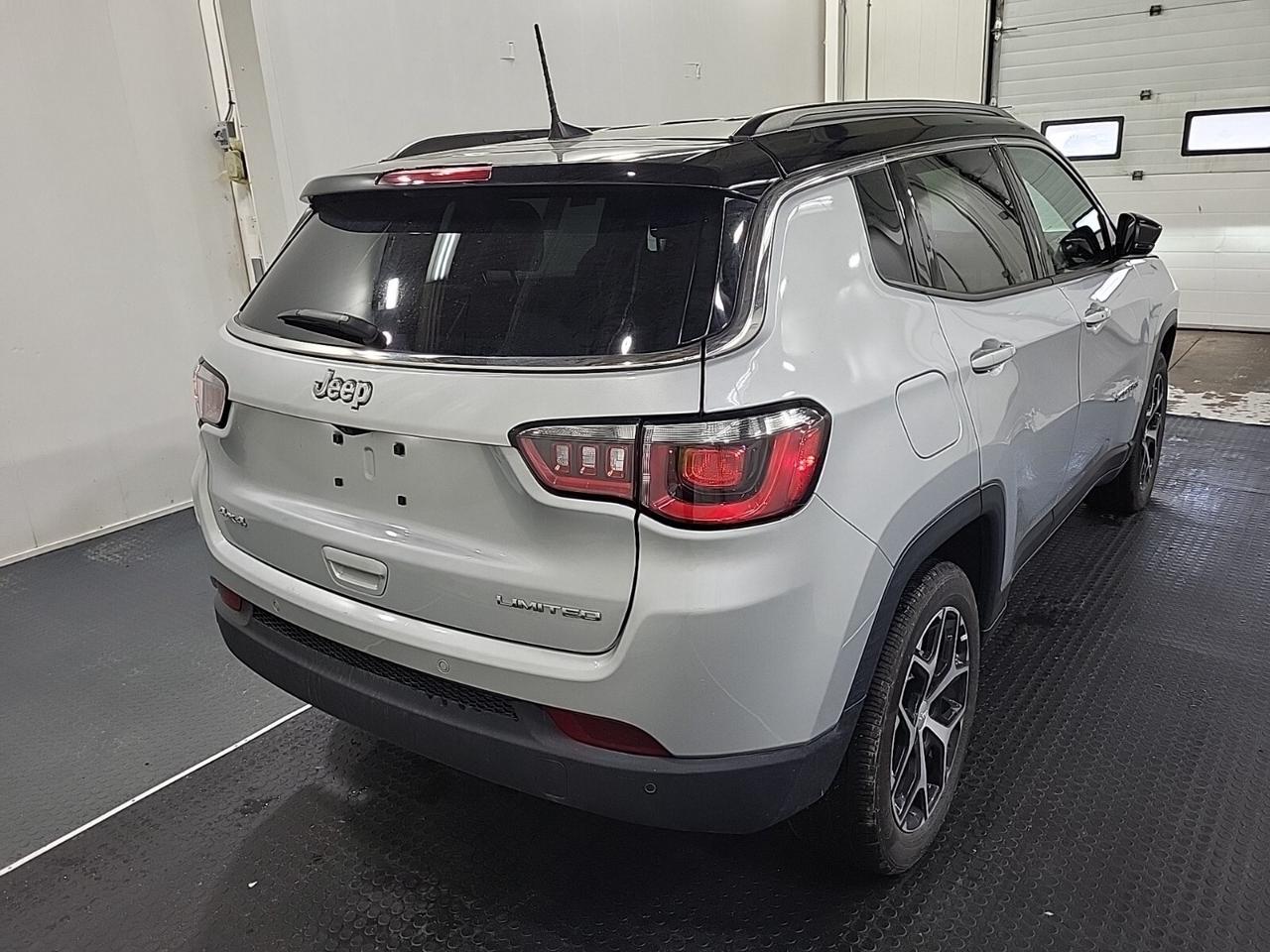 2024 Jeep Compass Limited   HEATED SEATS   REMOTE START   BLINDSPOT Photo