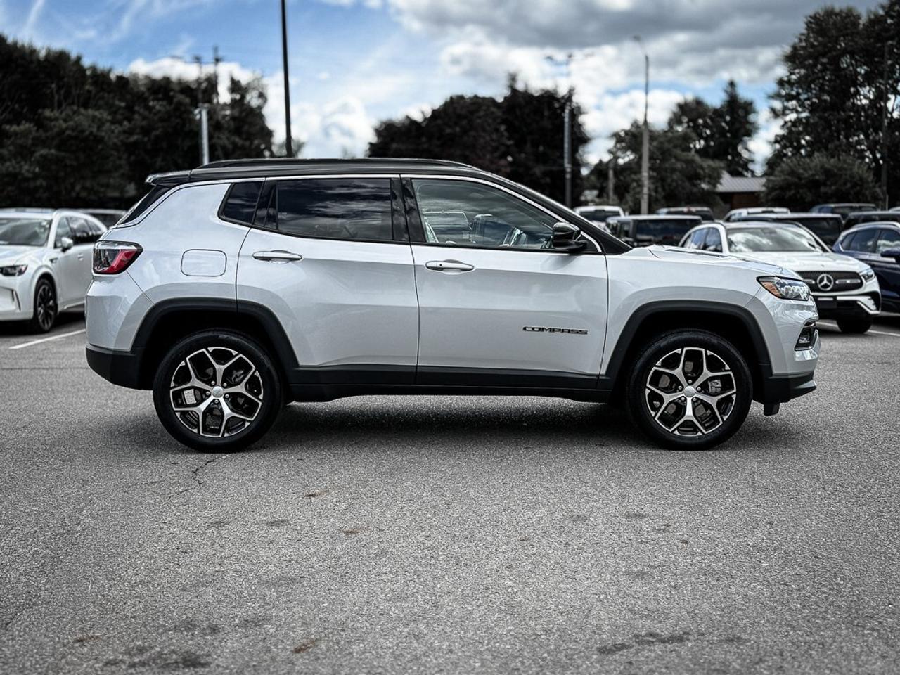 2024 Jeep Compass Limited   HEATED SEATS   REMOTE START   BLINDSPOT Photo3