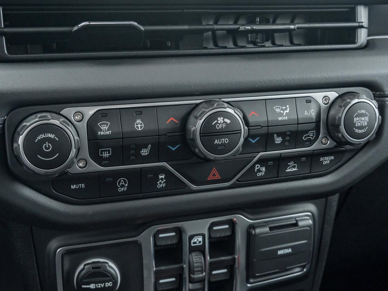 2025 Jeep Wrangler  Photo