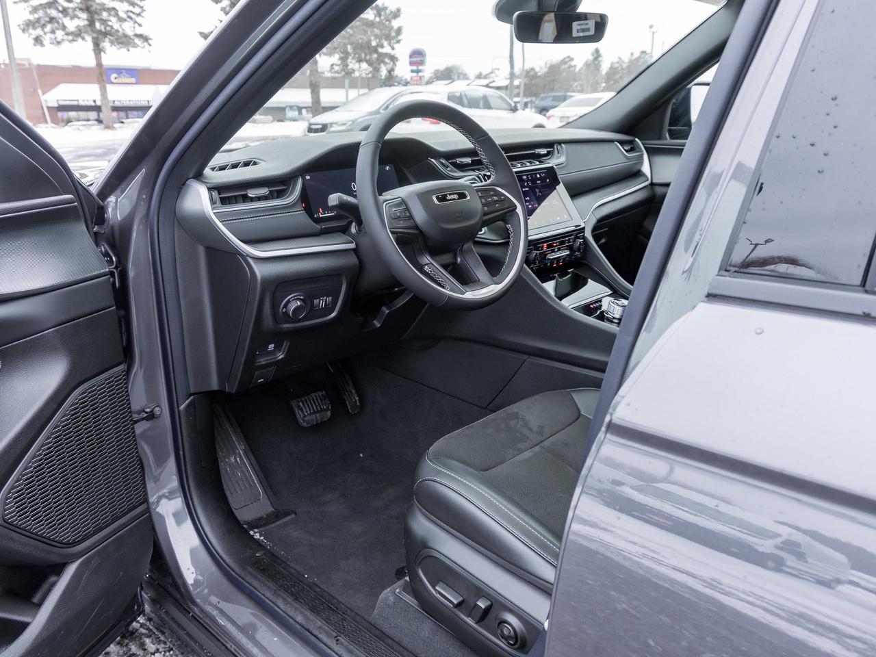 2025 Jeep Grand Cherokee  Photo