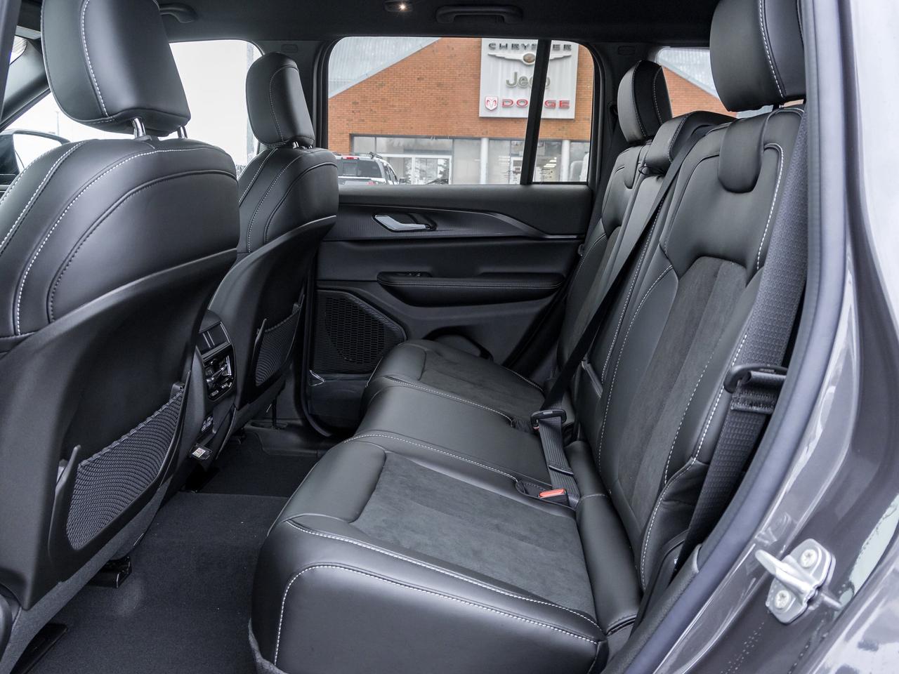 2025 Jeep Grand Cherokee  Photo