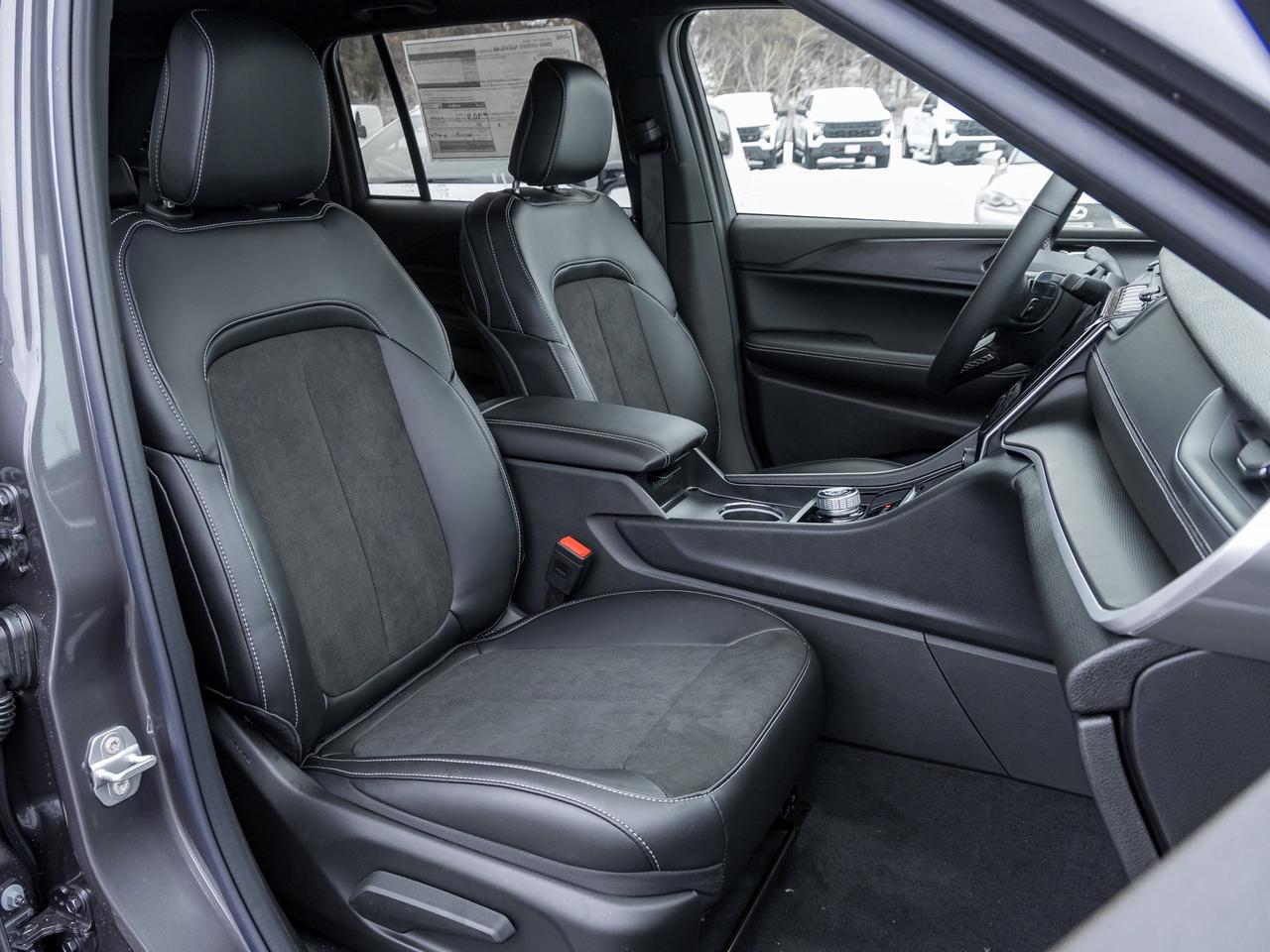 2025 Jeep Grand Cherokee  Photo