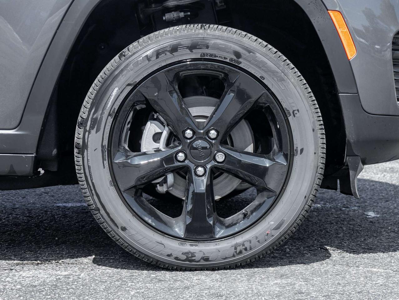 2025 Jeep Grand Cherokee Altitude   Demo   Clean Carfax   20" Gloss Photo