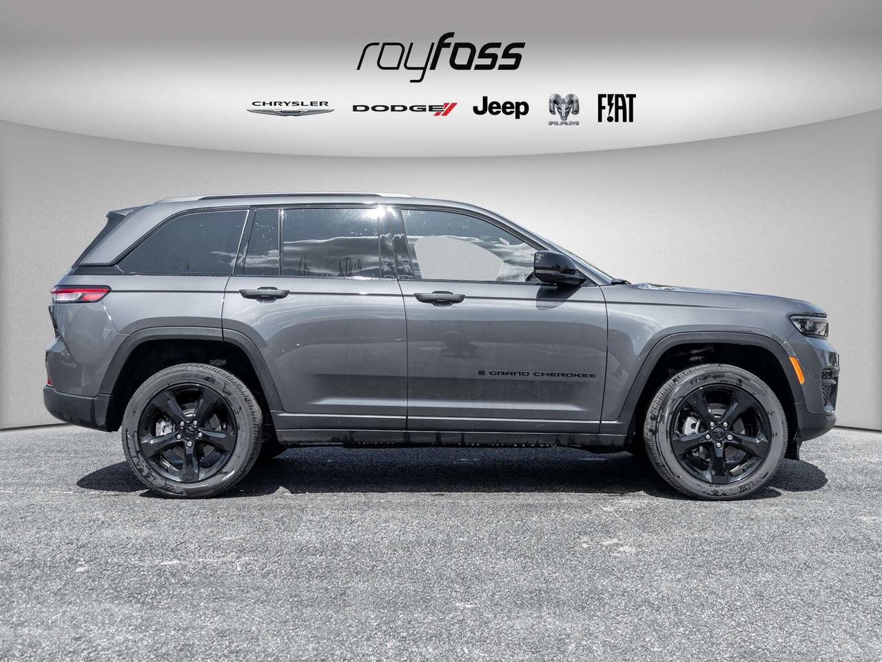 2025 Jeep Grand Cherokee Altitude   Demo   Clean Carfax   20" Gloss Photo