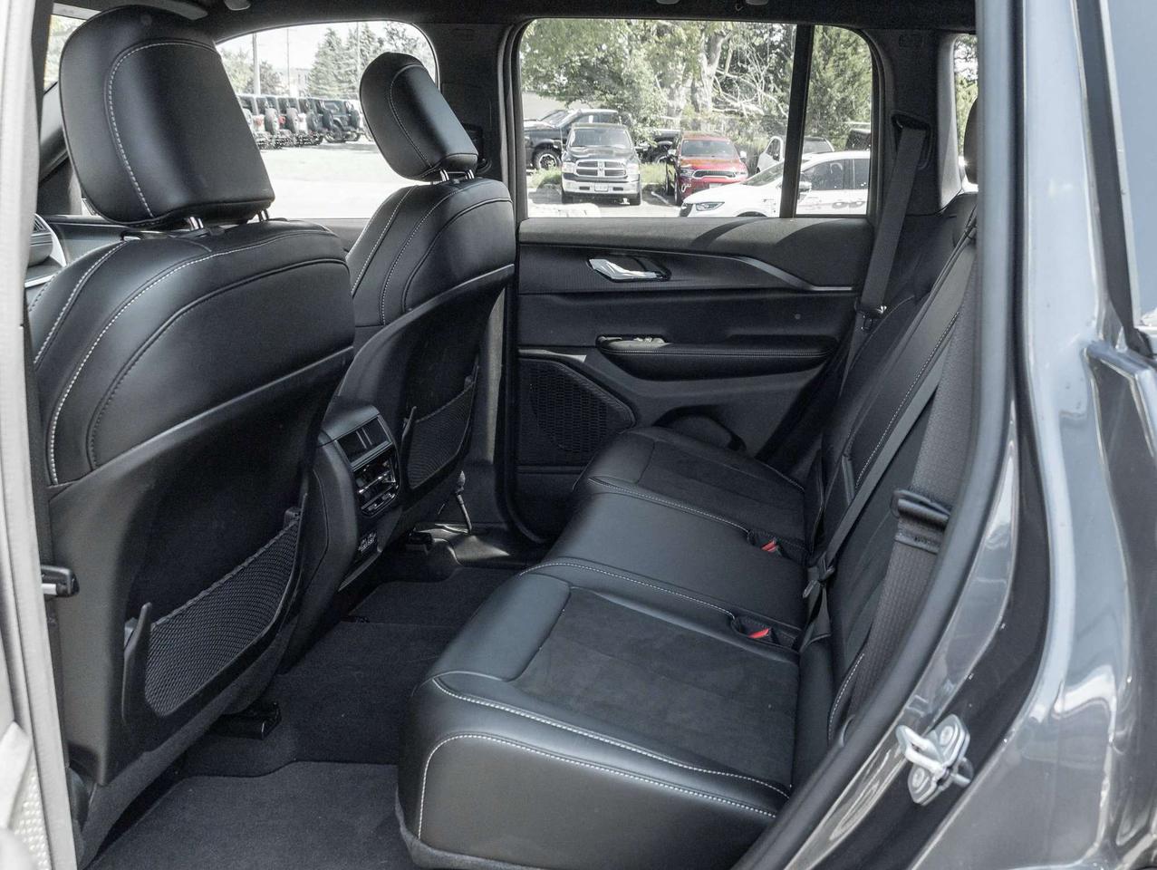 2025 Jeep Grand Cherokee Altitude   Demo   Clean Carfax   20" Gloss Photo