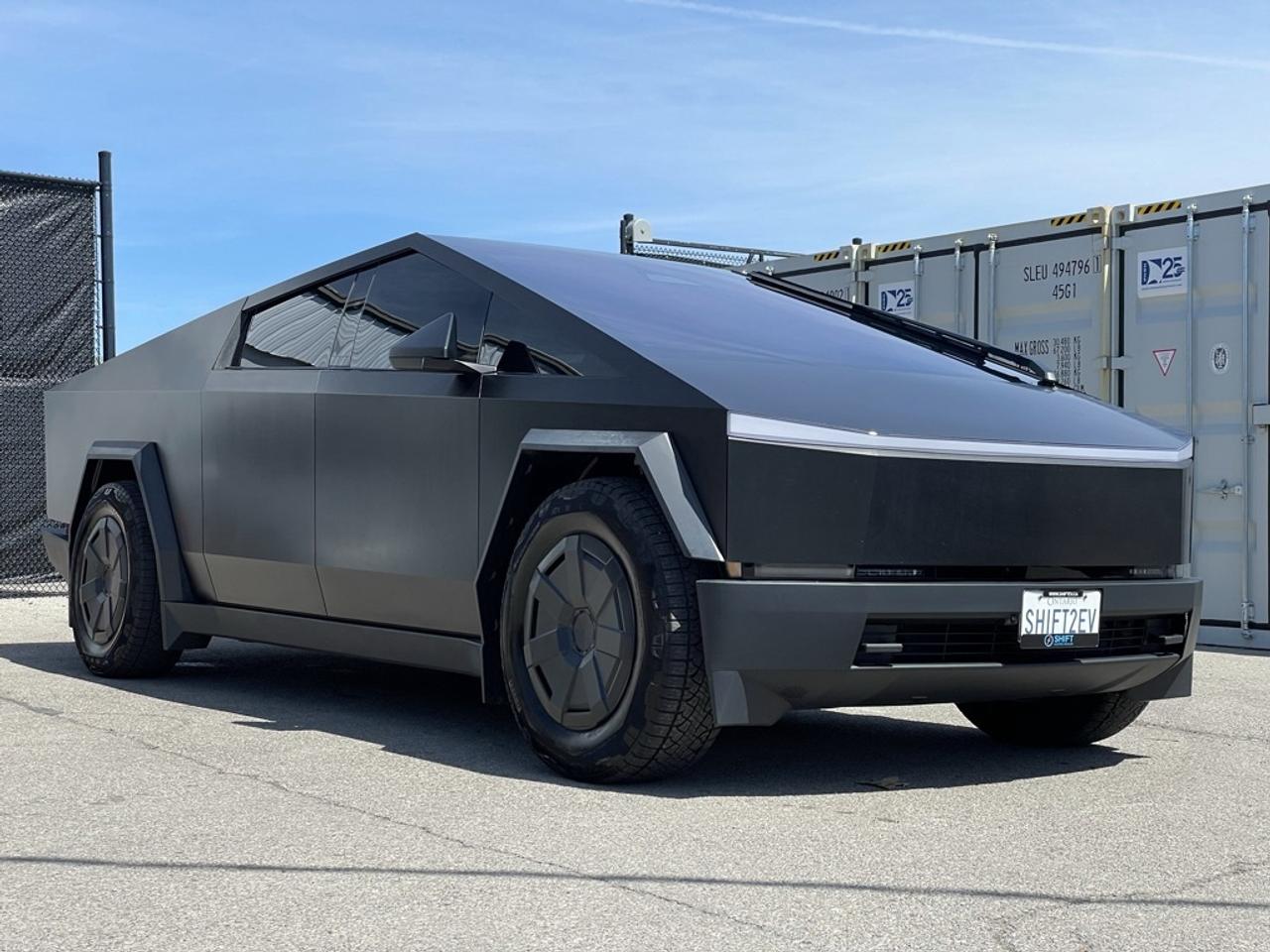 2025 Tesla Cybertruck PREMIUM DUAL MOTOR AWD   *DEAL PENDING* Photo2