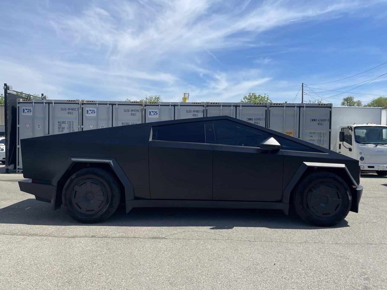 2025 Tesla Cybertruck PREMIUM DUAL MOTOR AWD   *DEAL PENDING* Photo