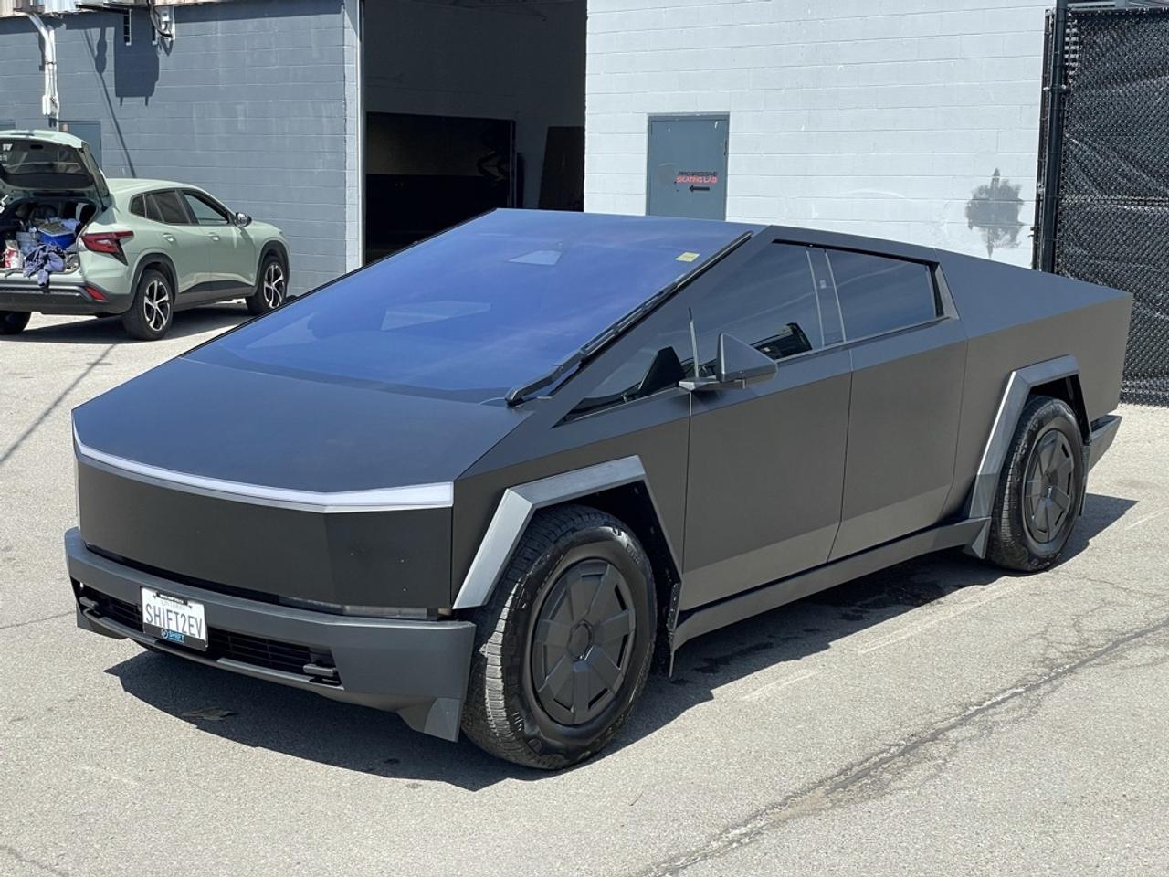 2025 Tesla Cybertruck PREMIUM DUAL MOTOR AWD   *DEAL PENDING* Photo