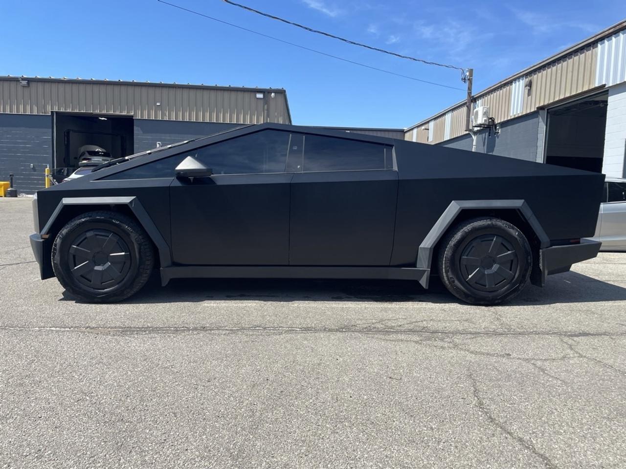 2025 Tesla Cybertruck PREMIUM DUAL MOTOR AWD   *DEAL PENDING* Photo