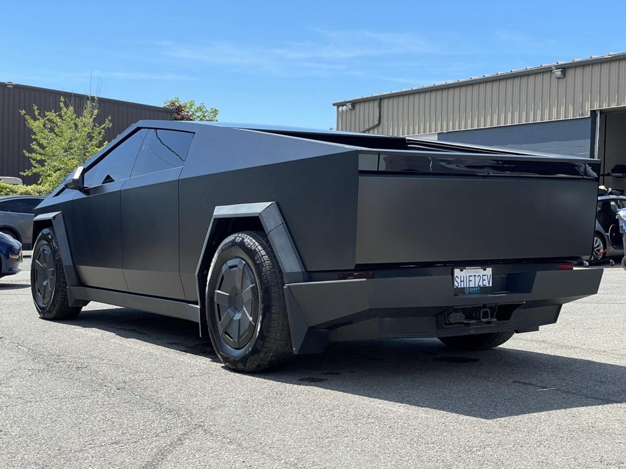 2025 Tesla Cybertruck PREMIUM DUAL MOTOR AWD   *DEAL PENDING* Photo
