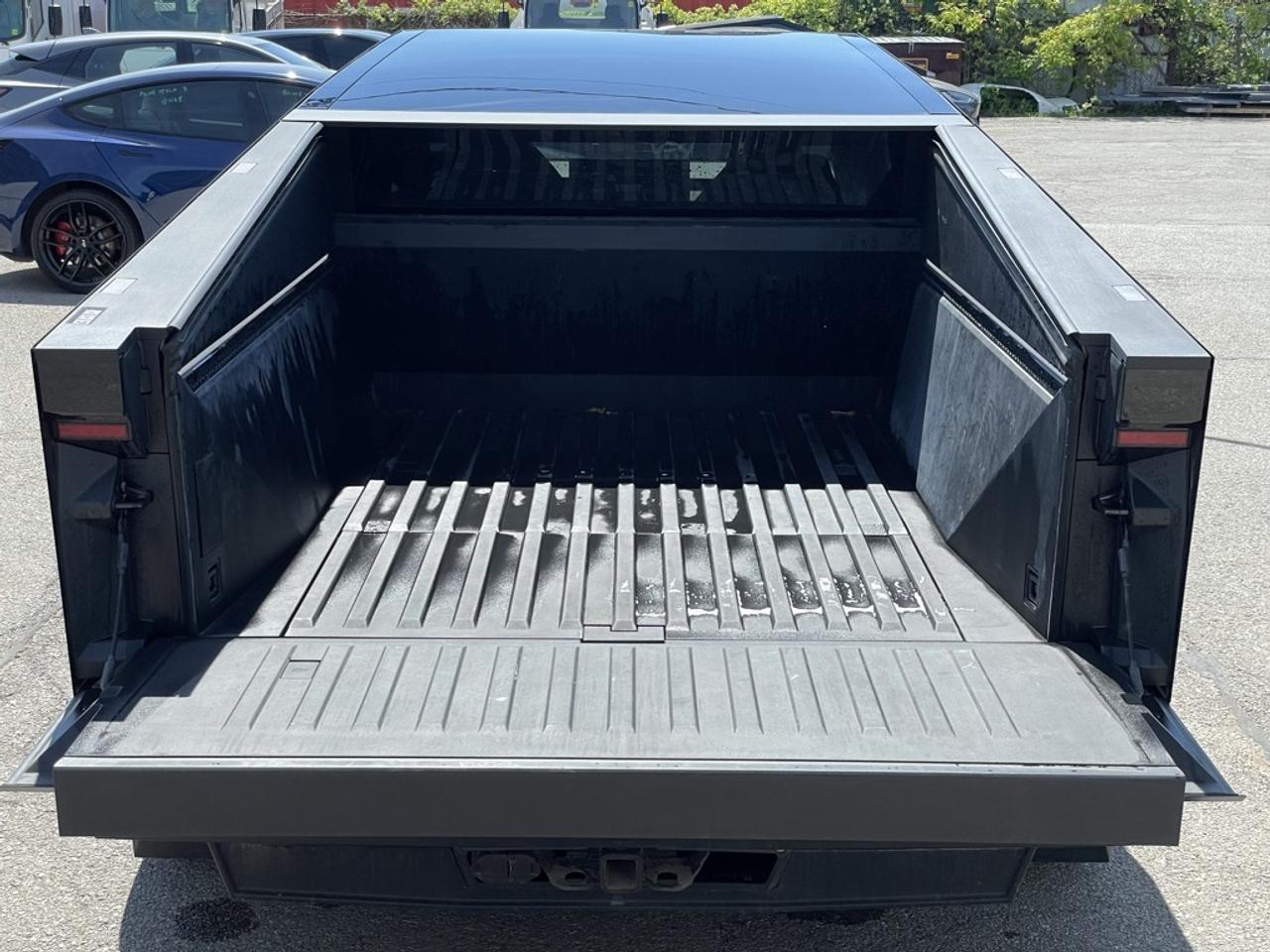 2025 Tesla Cybertruck PREMIUM DUAL MOTOR AWD   *DEAL PENDING* Photo