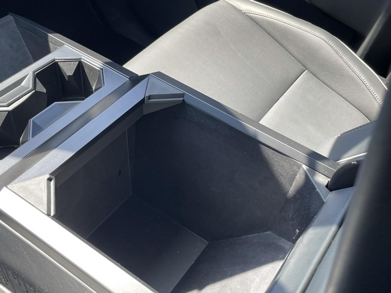 2025 Tesla Cybertruck PREMIUM DUAL MOTOR AWD   *DEAL PENDING* Photo