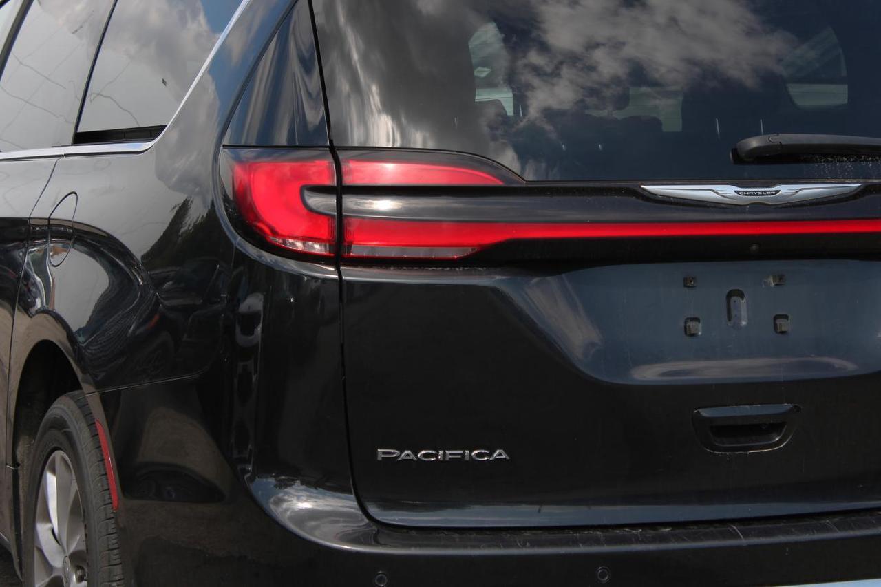2023 Chrysler Pacifica Touring  SiriusXM RemoteKeylessEntry BkpCam HtdSea Photo