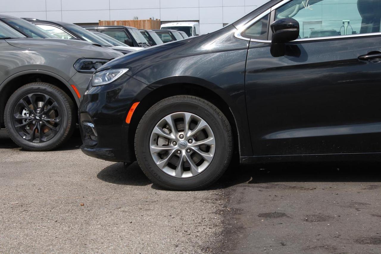 2023 Chrysler Pacifica Touring  SiriusXM RemoteKeylessEntry BkpCam HtdSea Photo