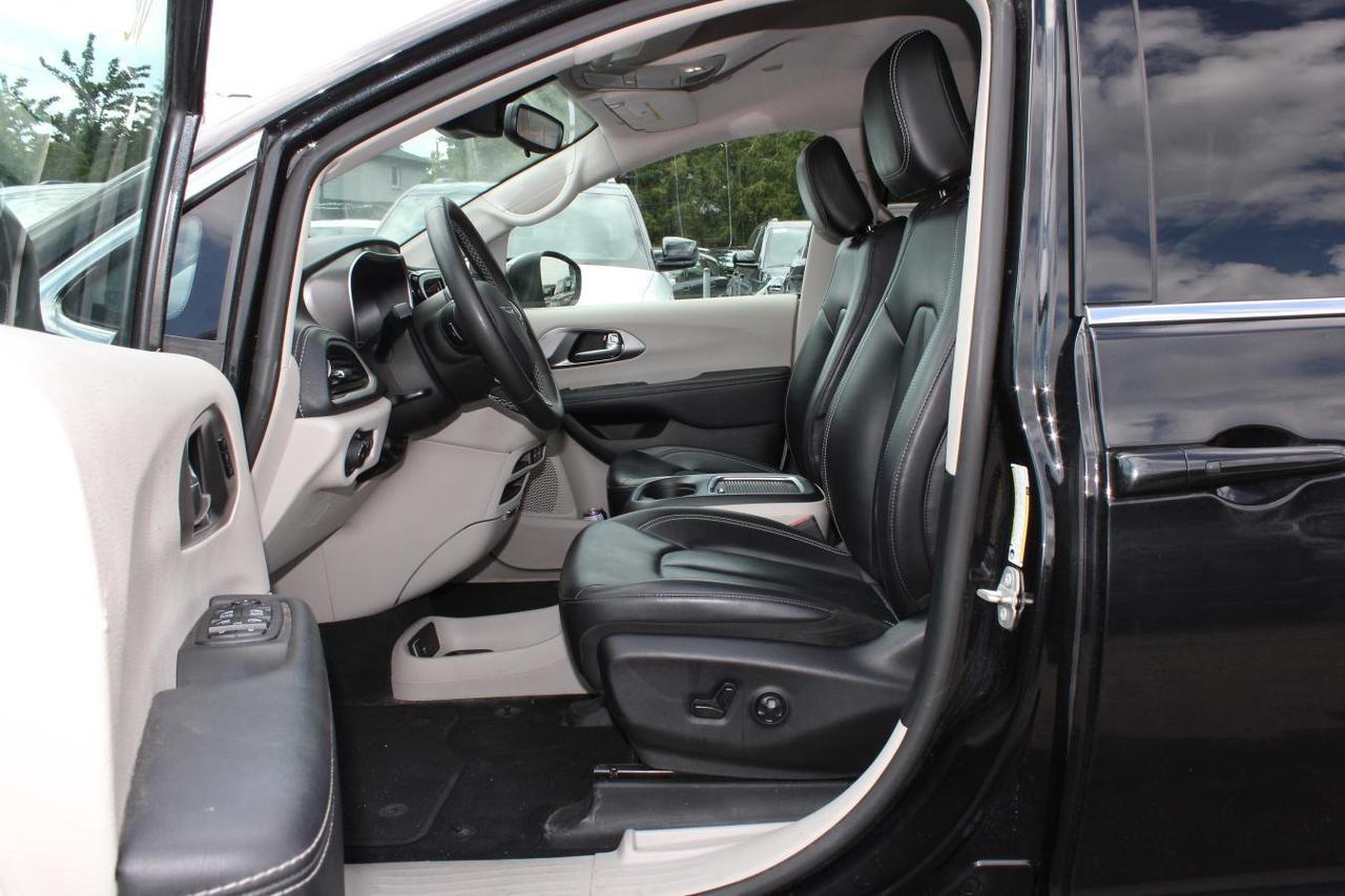 2023 Chrysler Pacifica Touring  SiriusXM RemoteKeylessEntry BkpCam HtdSea Photo