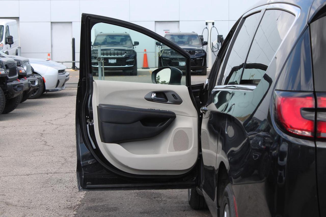 2023 Chrysler Pacifica Touring  SiriusXM RemoteKeylessEntry BkpCam HtdSea Photo