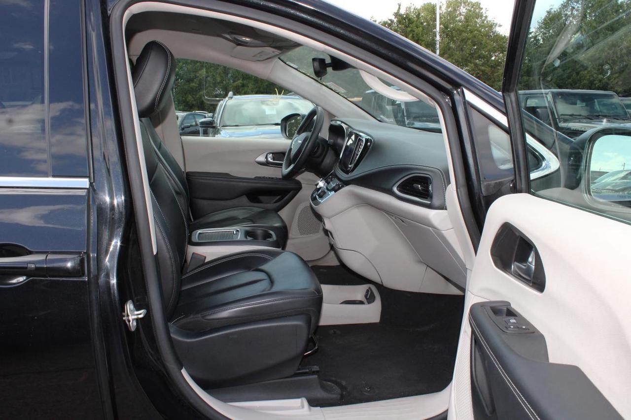 2023 Chrysler Pacifica Touring  SiriusXM RemoteKeylessEntry BkpCam HtdSea Photo