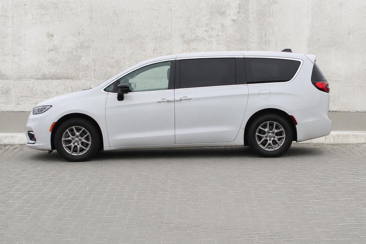 2024 Chrysler Pacifica Touring  SiriusXM HtdSeats BkpCam 7Passenger Parki Photo