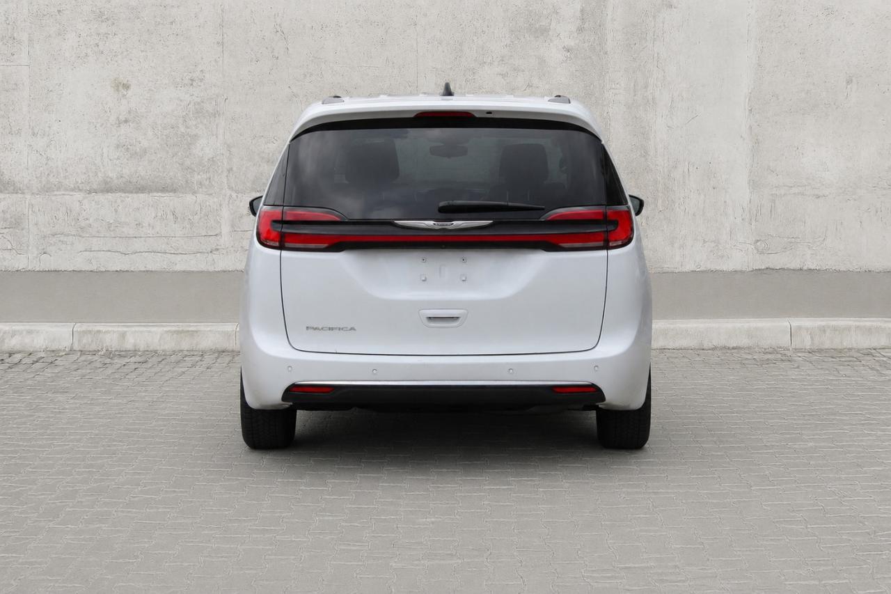 2024 Chrysler Pacifica Touring  SiriusXM HtdSeats BkpCam 7Passenger Parki Photo