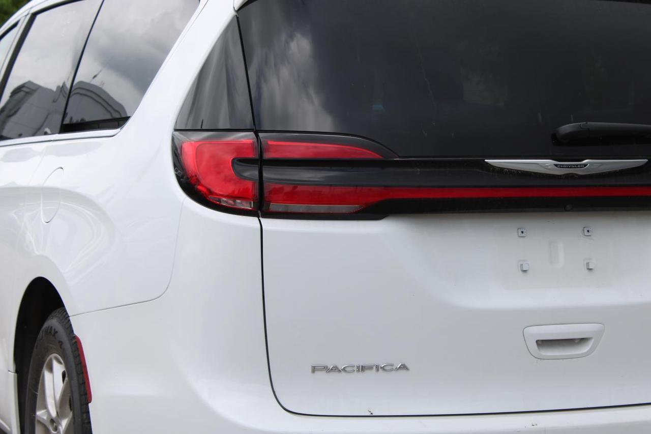 2024 Chrysler Pacifica Touring  SiriusXM HtdSeats BkpCam 7Passenger Parki Photo