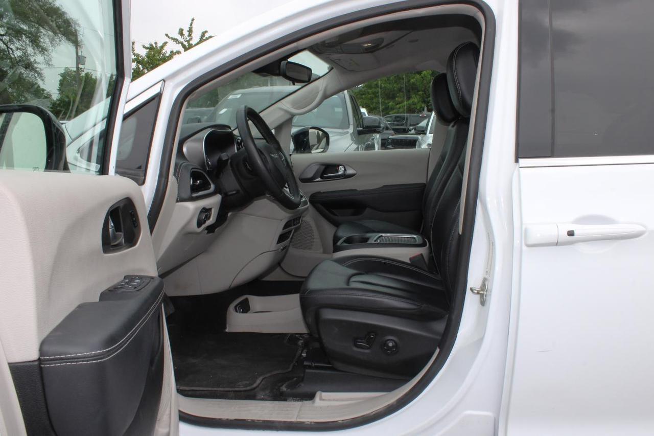 2024 Chrysler Pacifica Touring  SiriusXM HtdSeats BkpCam 7Passenger Parki Photo