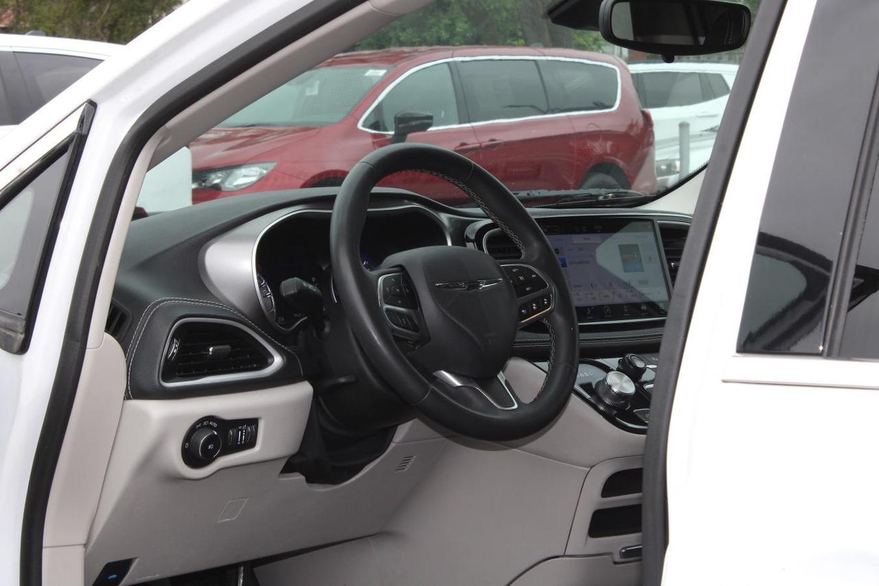 2024 Chrysler Pacifica Touring  SiriusXM HtdSeats BkpCam 7Passenger Parki Photo