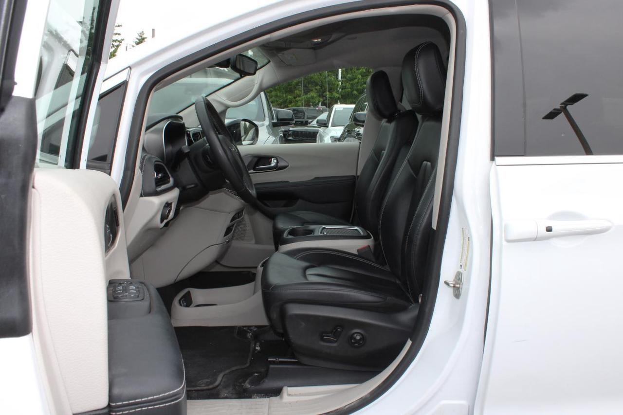 2024 Chrysler Pacifica Touring  SiriusXM HtdSeats BkpCam 7Passenger Parki Photo