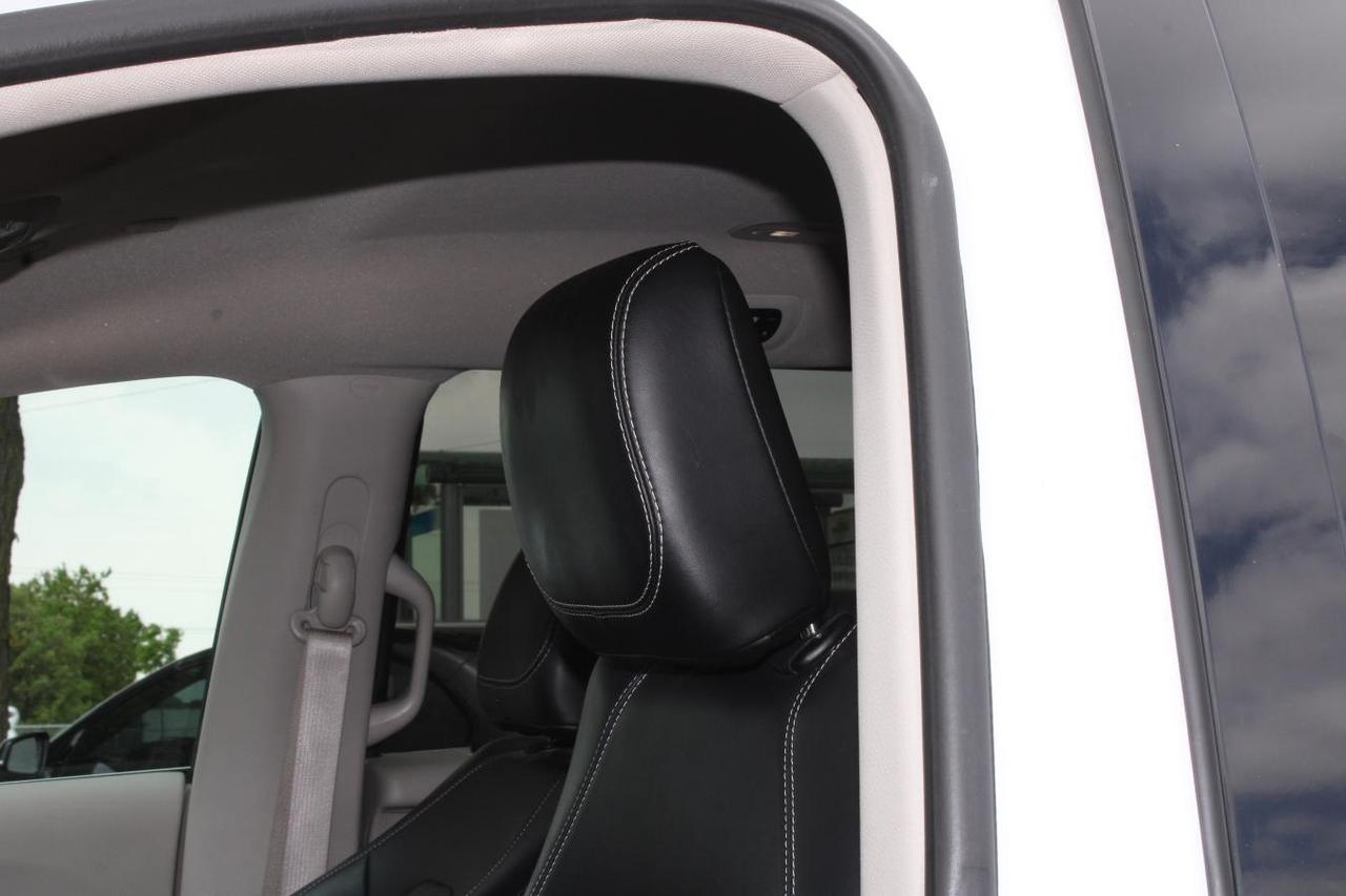 2024 Chrysler Pacifica Touring  SiriusXM HtdSeats BkpCam 7Passenger Parki Photo