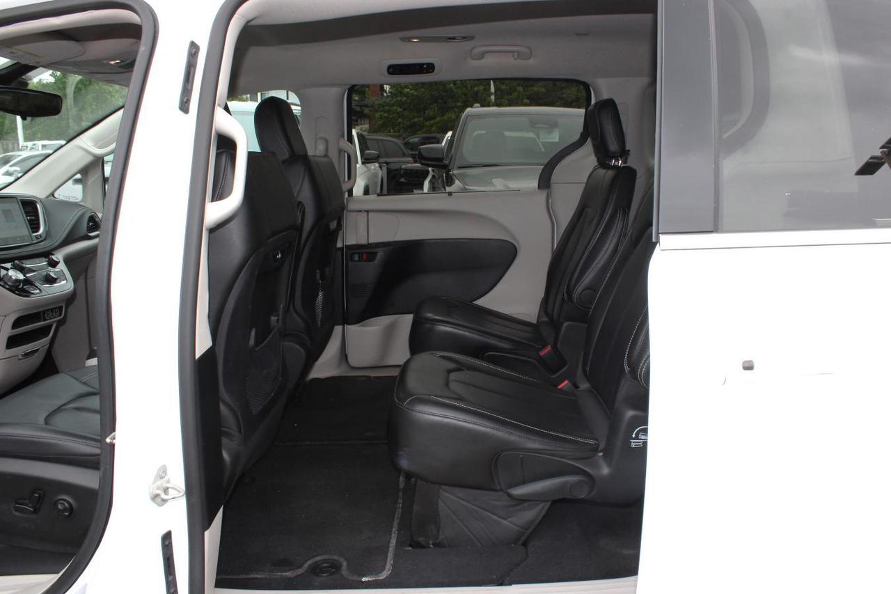 2024 Chrysler Pacifica Touring  SiriusXM HtdSeats BkpCam 7Passenger Parki Photo