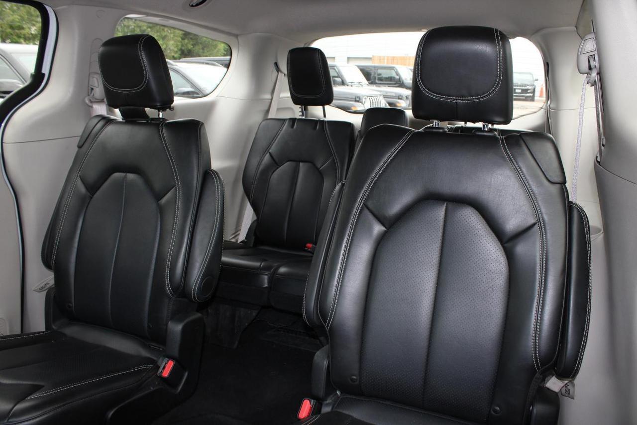2024 Chrysler Pacifica Touring  SiriusXM HtdSeats BkpCam 7Passenger Parki Photo