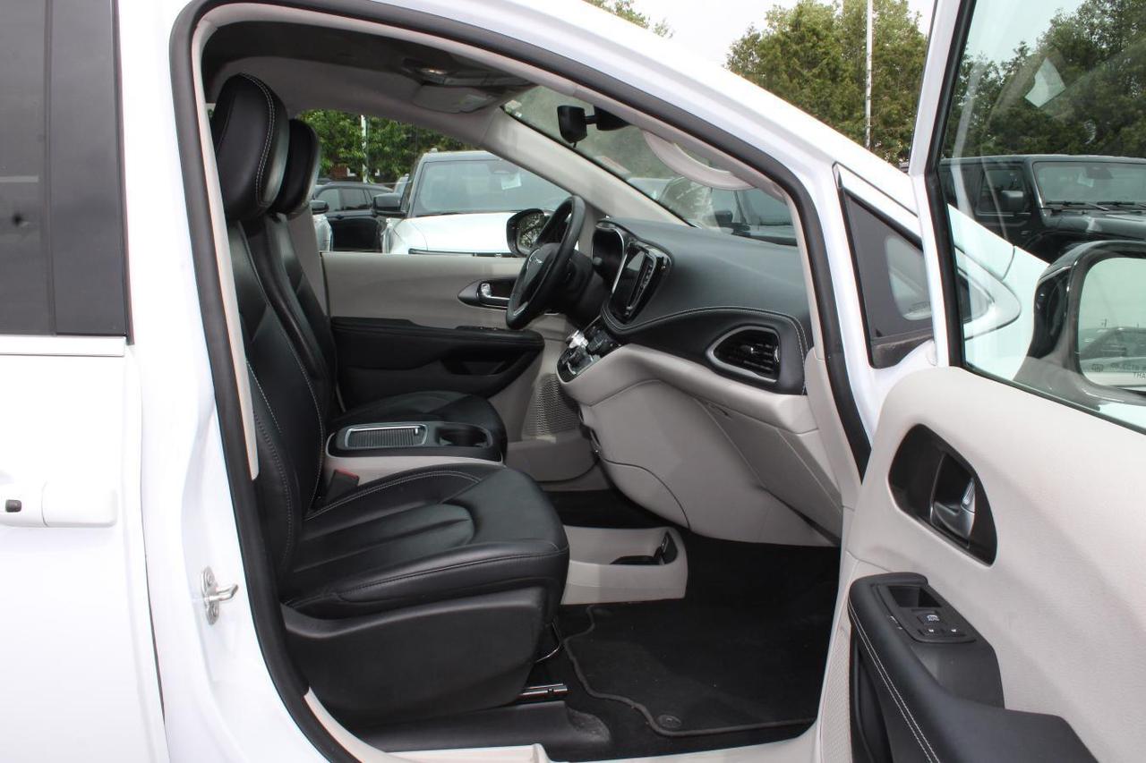 2024 Chrysler Pacifica Touring  SiriusXM HtdSeats BkpCam 7Passenger Parki Photo
