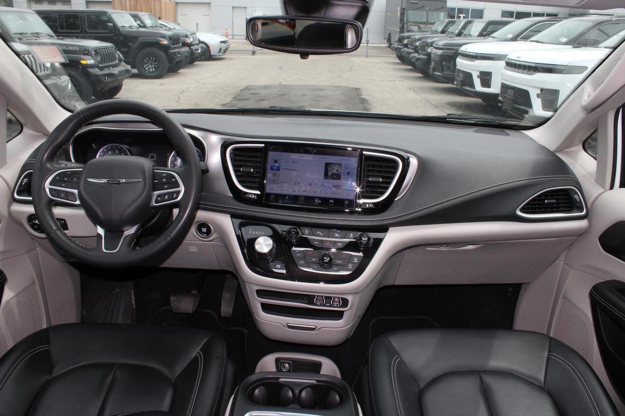 2024 Chrysler Pacifica Touring  SiriusXM HtdSeats BkpCam 7Passenger Parki Photo