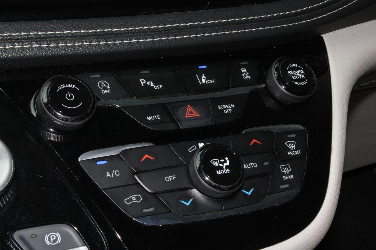 2024 Chrysler Pacifica Touring  SiriusXM HtdSeats BkpCam 7Passenger Parki Photo