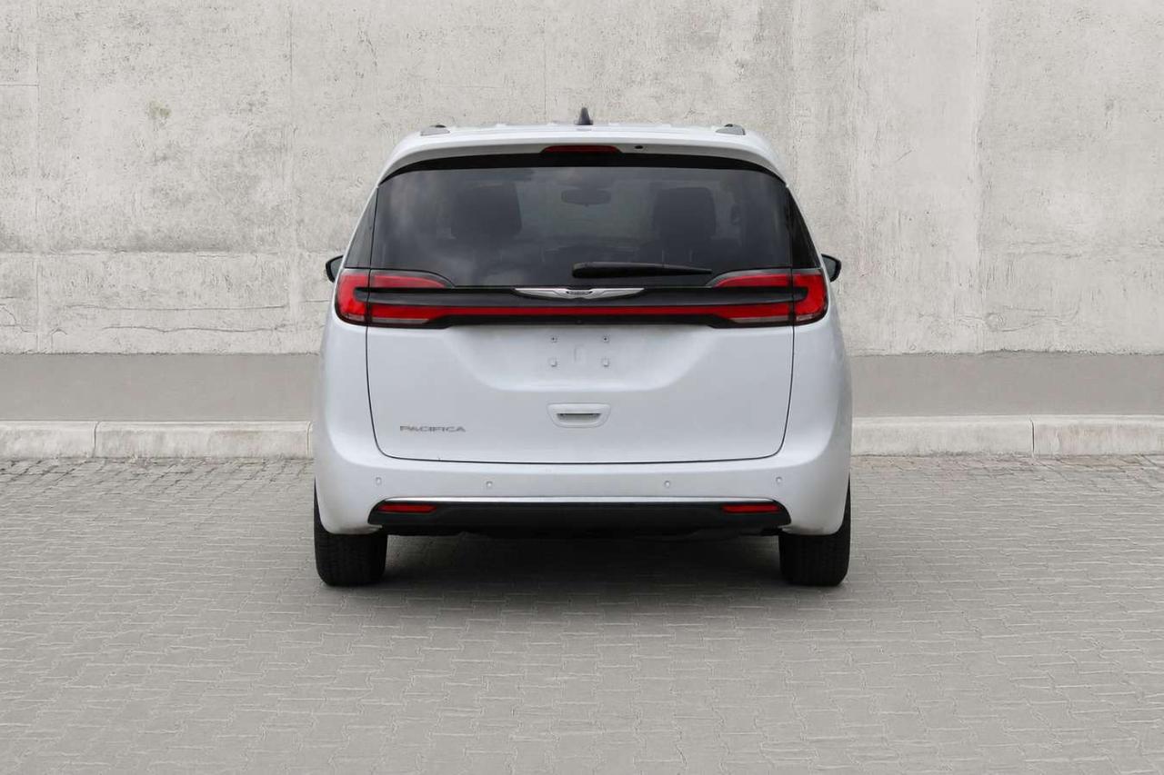 2024 Chrysler Pacifica Touring  SiriusXM HtdSeats BkpCam 7Passenger Parki Photo