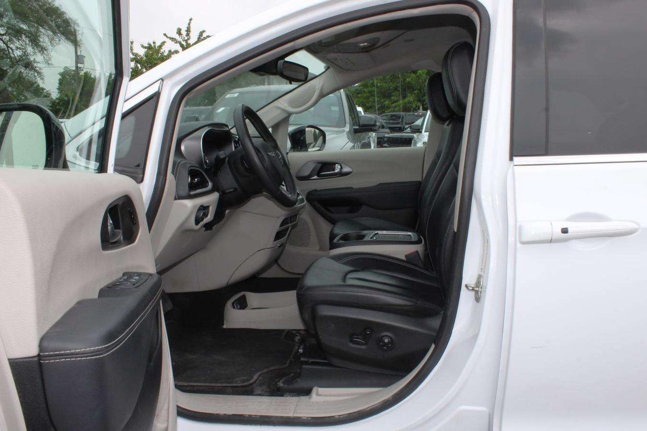 2024 Chrysler Pacifica Touring  SiriusXM HtdSeats BkpCam 7Passenger Parki Photo