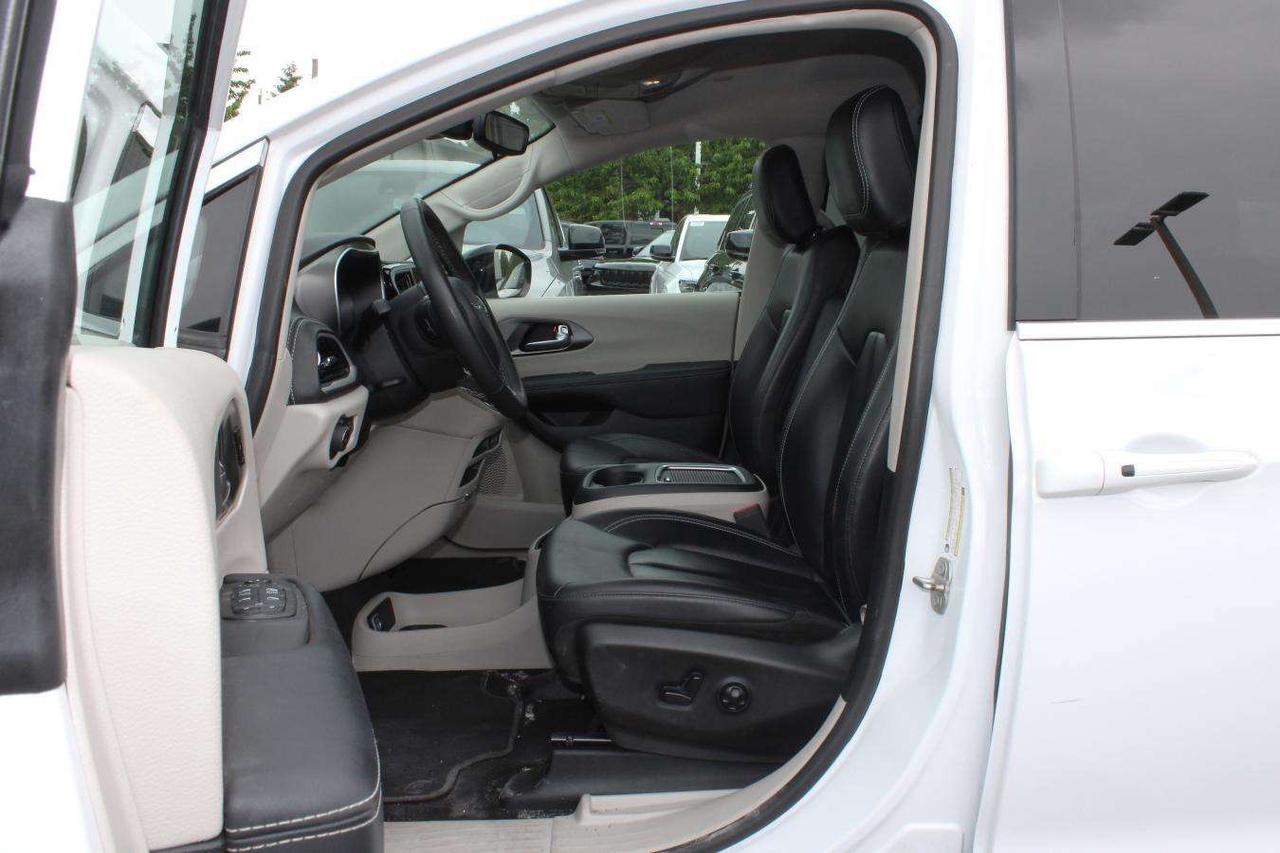 2024 Chrysler Pacifica Touring  SiriusXM HtdSeats BkpCam 7Passenger Parki Photo