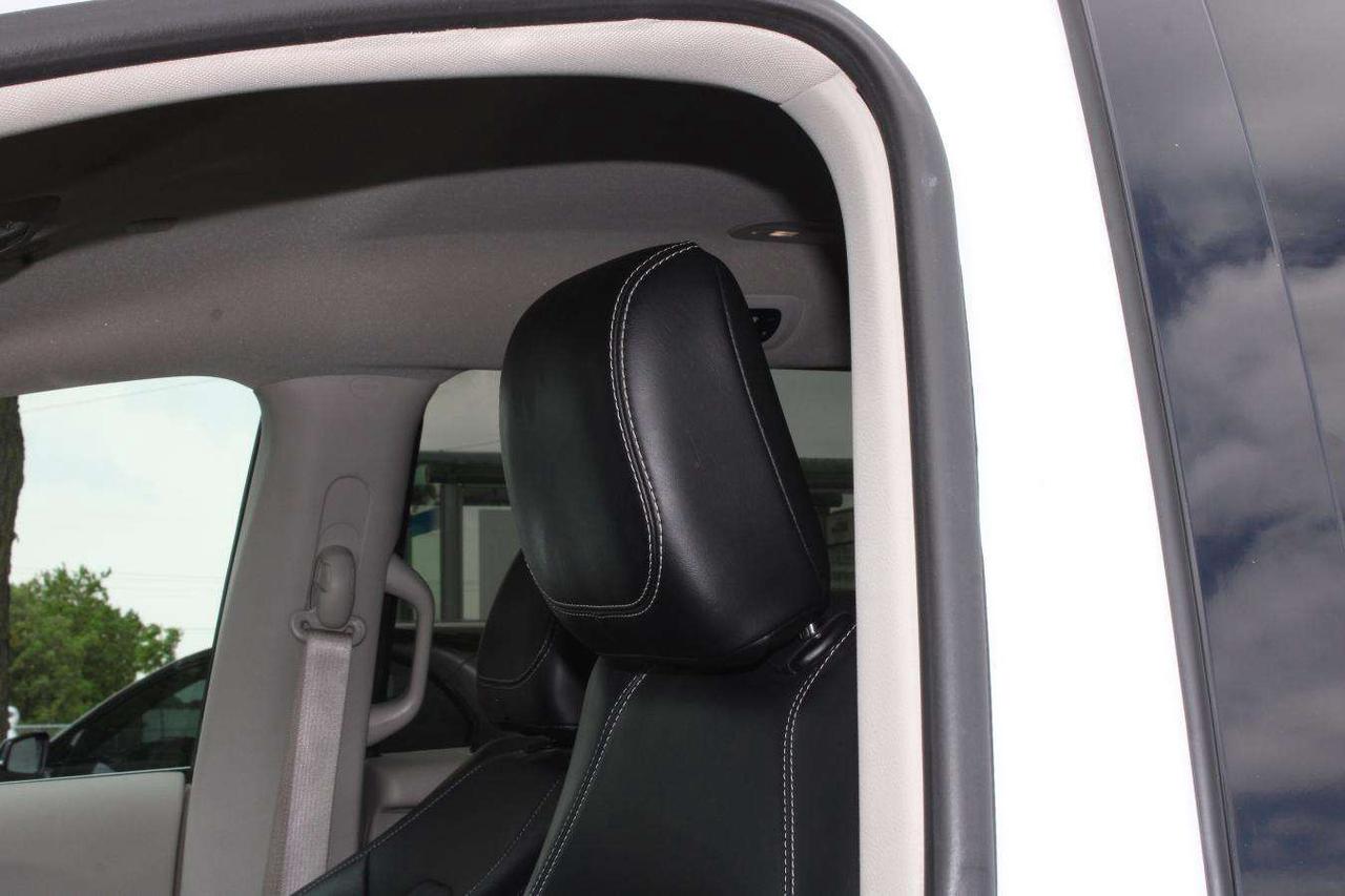 2024 Chrysler Pacifica Touring  SiriusXM HtdSeats BkpCam 7Passenger Parki Photo