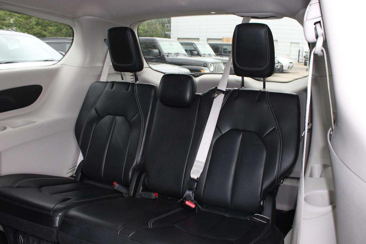 2024 Chrysler Pacifica Touring  SiriusXM HtdSeats BkpCam 7Passenger Parki Photo