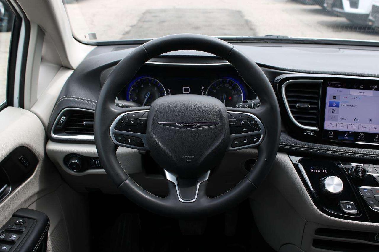 2024 Chrysler Pacifica Touring  SiriusXM HtdSeats BkpCam 7Passenger Parki Photo