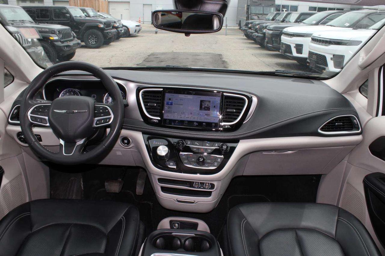 2024 Chrysler Pacifica Touring  SiriusXM HtdSeats BkpCam 7Passenger Parki Photo