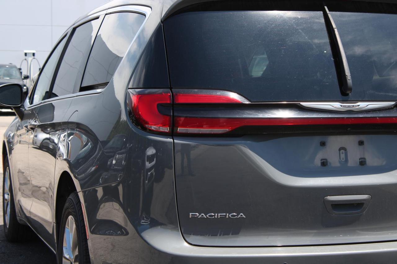 2023 Chrysler Pacifica Touring  SiriusXM BkpCam HtdSeats AppleCarPlay Rem Photo