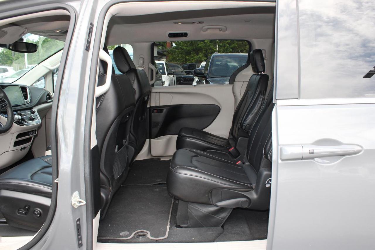 2023 Chrysler Pacifica Touring  SiriusXM BkpCam HtdSeats AppleCarPlay Rem Photo