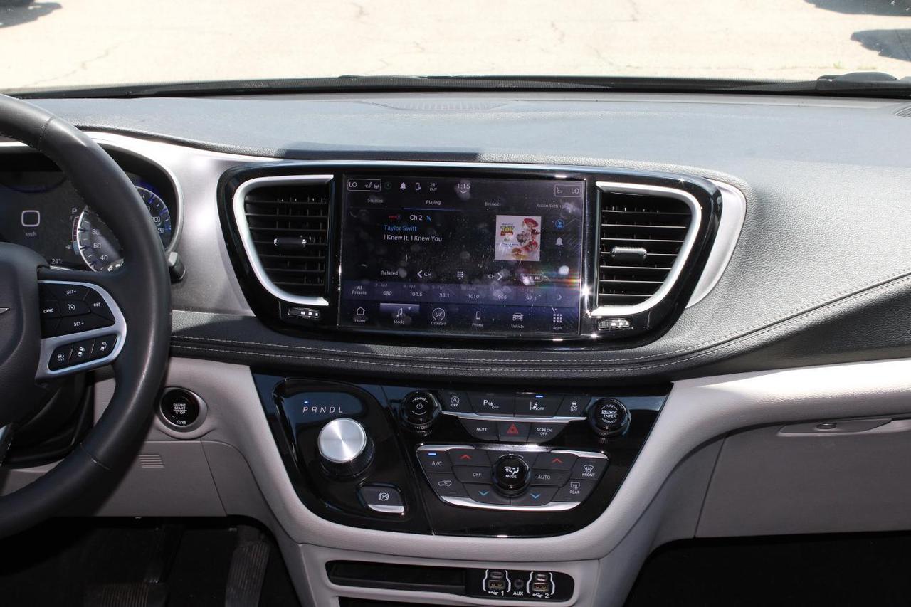 2023 Chrysler Pacifica Touring  SiriusXM BkpCam HtdSeats AppleCarPlay Rem Photo